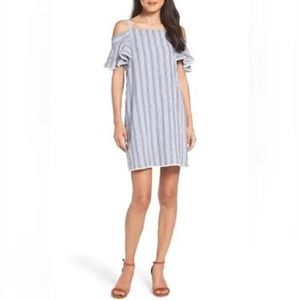 Maggy London Cold Shoulder Seersucker Shift Dress ✨NWOT